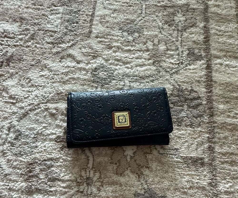 Stone Mountain Floral Embossed Trifold Wallet Black